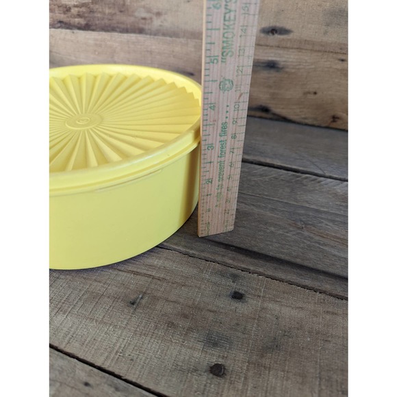 Vintage 70s Tupperware / Yellow Servalier Canister With Lid - Picture 6 of 8